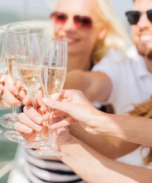 Champagner zum Geburtstag: So wählst du für viele Gäste richtig