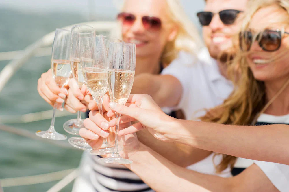 Champagner zum Geburtstag: So wählst du für viele Gäste richtig