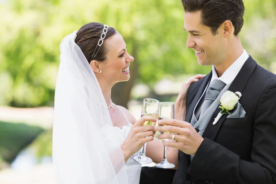 Wie viel Champagner braucht man für eine Hochzeit? Die praktische Mengenberechnung für Ihren großen Tag